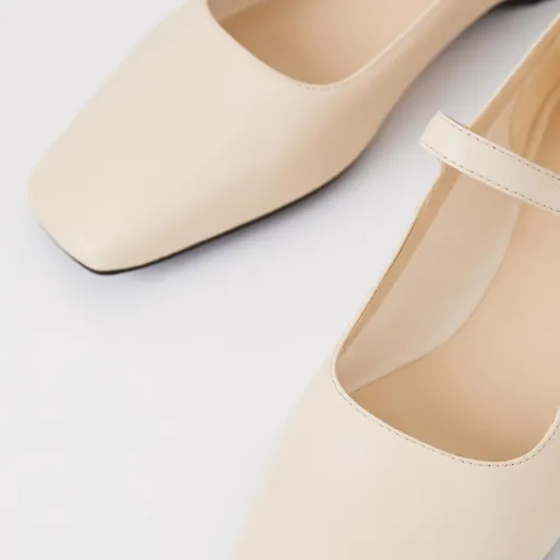 DELIA Off-White Mary Jane Ballet Flats